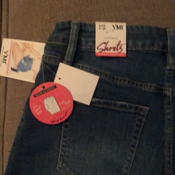 YMI wanna betta butt jean shorts - Picture 3 of 3